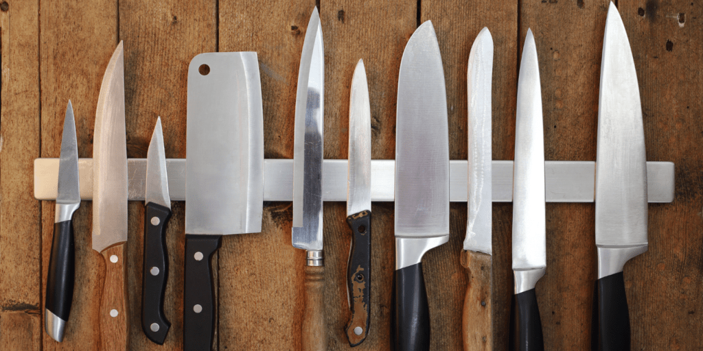 Knives on a magnetic strip